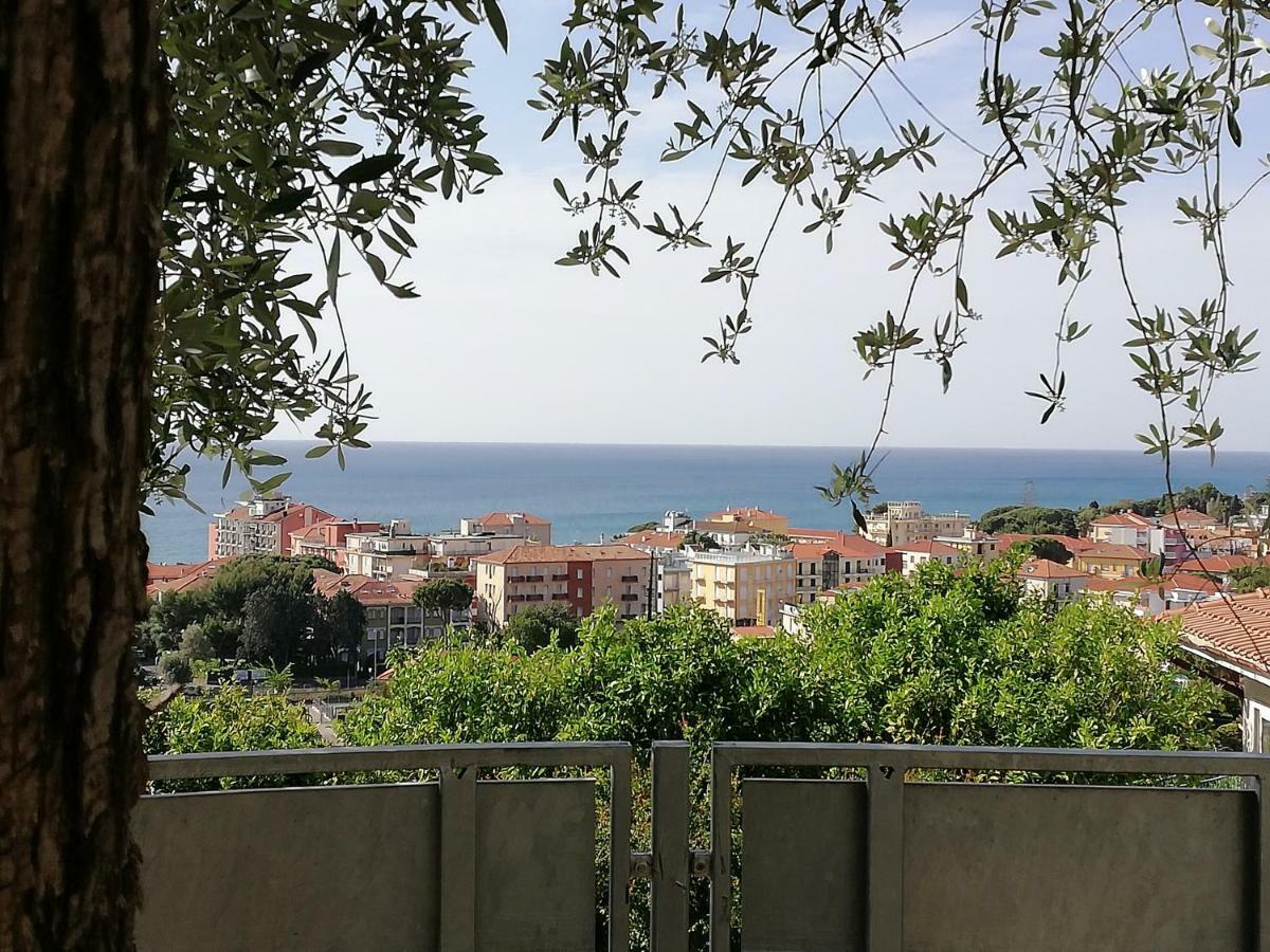 Sugli Allori Ντιάνο Μαρίνα Εξωτερικό φωτογραφία